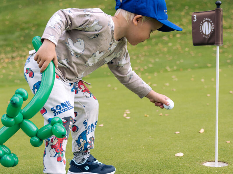 Barngolfen 2025 – glädje, gemenskap och insamlingsrekord - Barnsjukhuset.