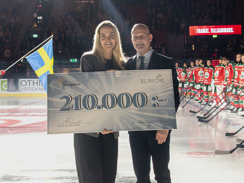 Bjurfors skänker 210 000 kronor till barnsjukhuset - Barnsjukhuset.